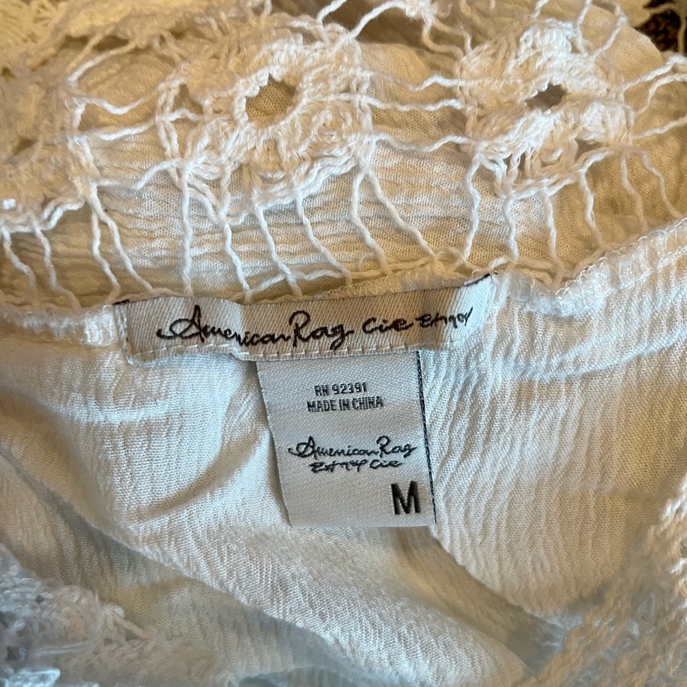 White summer blouse - Picture 2 of 4